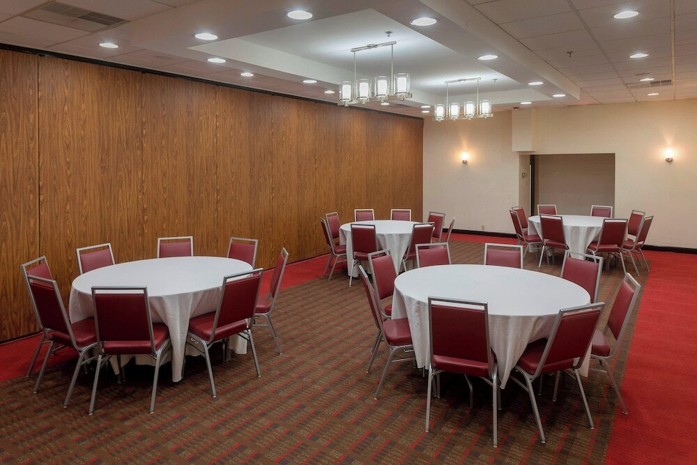 Фото Four Points by Sheraton Asheville Downtown