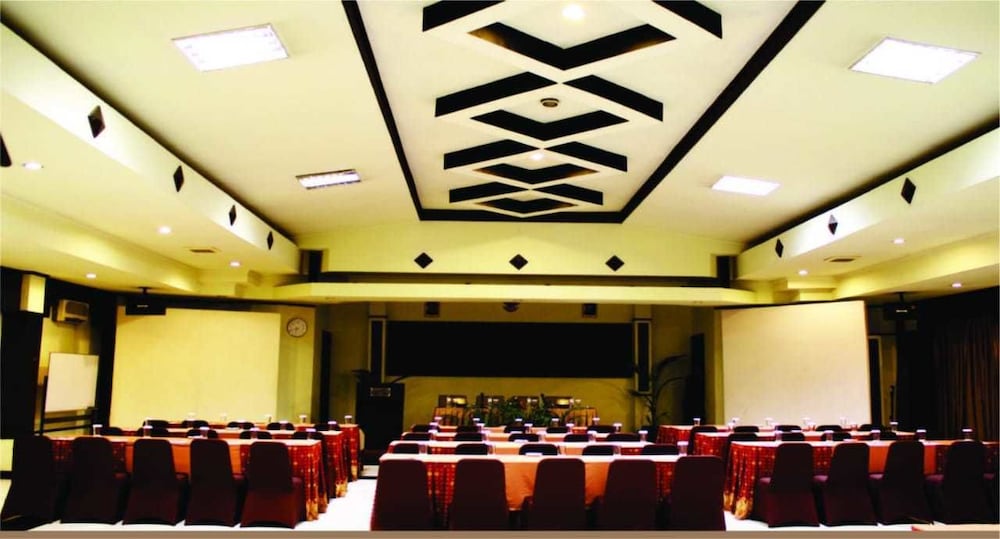 Фото Grand Palace Hotel Makassar