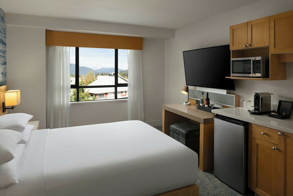 Фото Delta Hotels by Marriott Whistler Village Suites