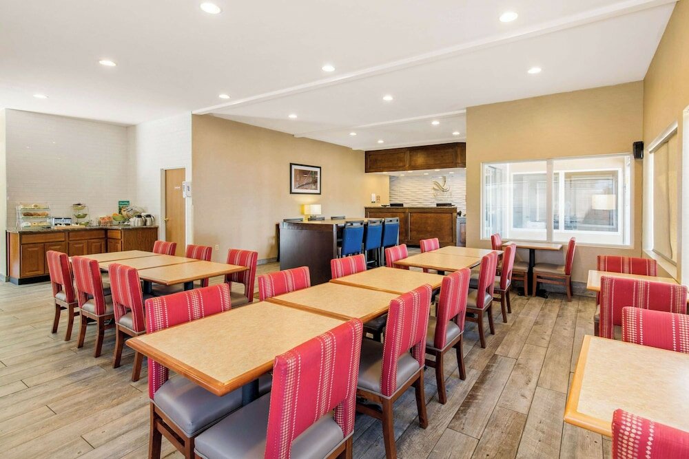 Фото Quality Inn & Suites Georgetown - Seaford