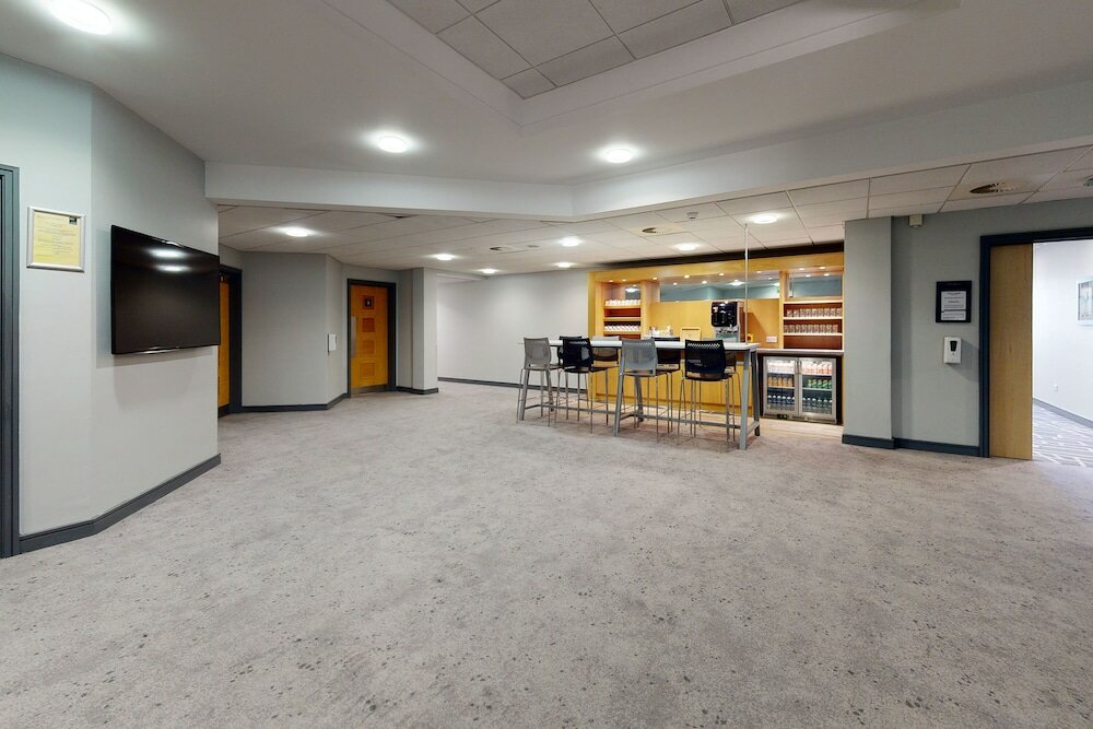 Фото Village Hotel Bournemouth