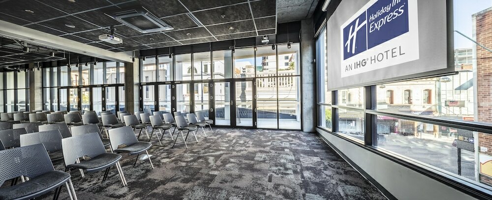 Фото Holiday Inn Express Adelaide City Centre