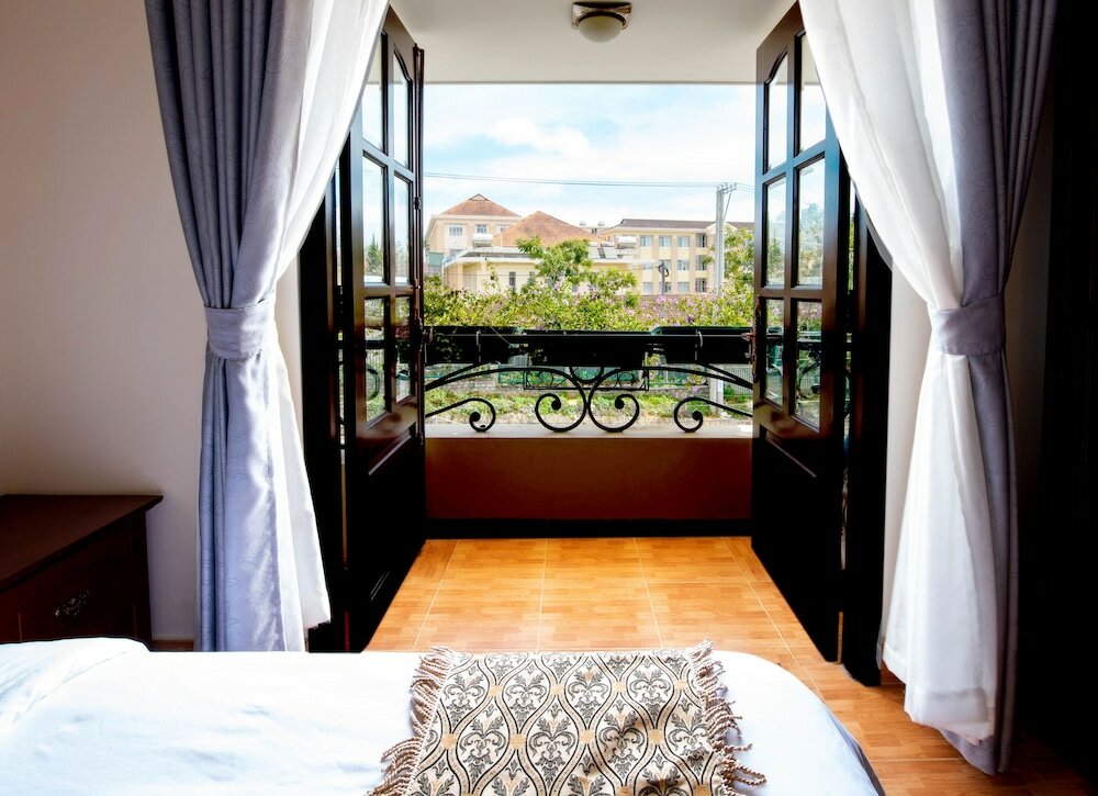 Фото Le Petit Paris Hotel Dalat