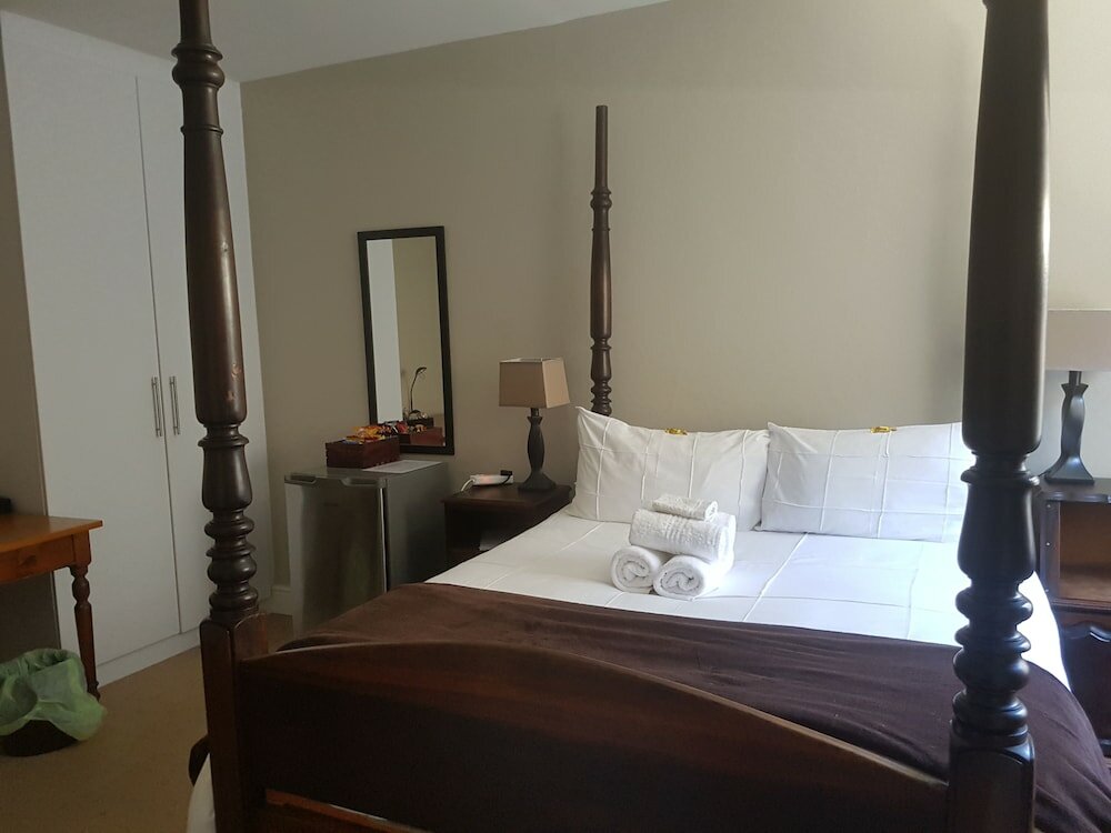 Фото Melkbosch Guesthouse