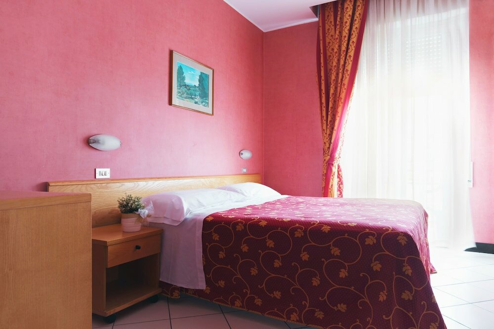 Фото Hotel Junior