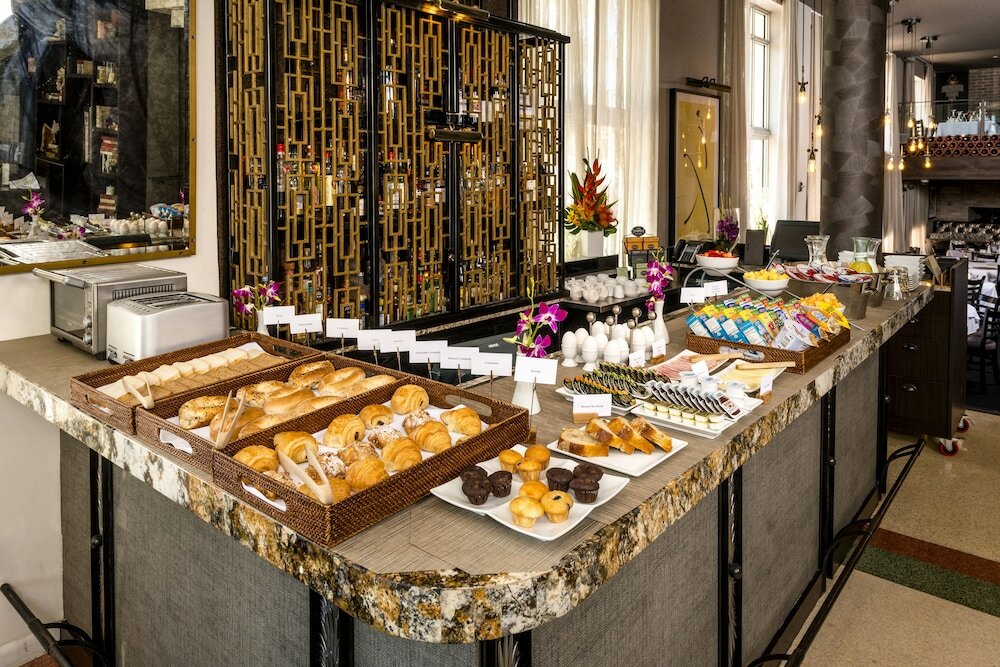 Фото The Marlin Hotel