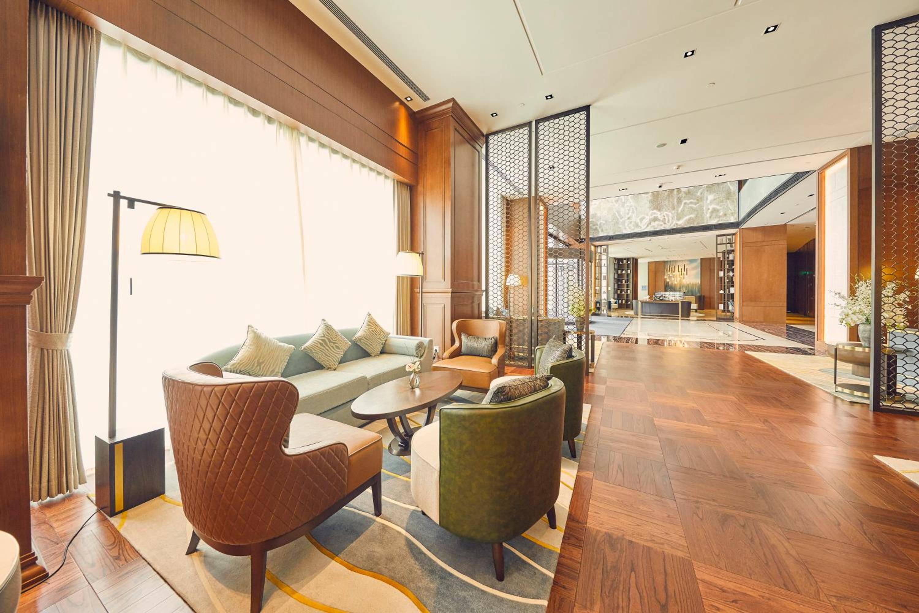 Фото LJZ Supreme Tower Hotel