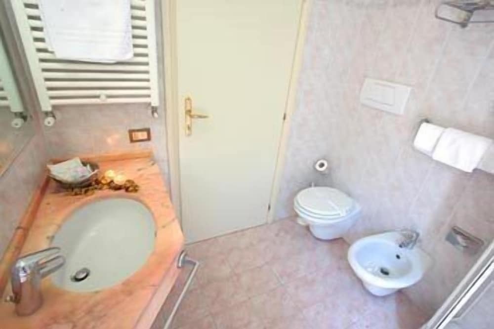 Фото Hotel Athena