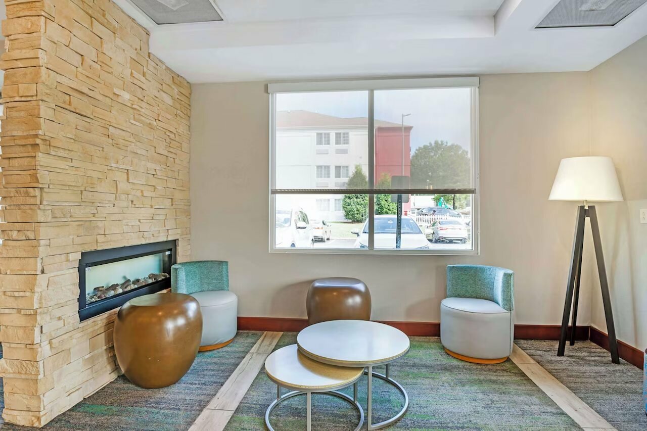 Фото Best Western Premier Richmond City Gateway