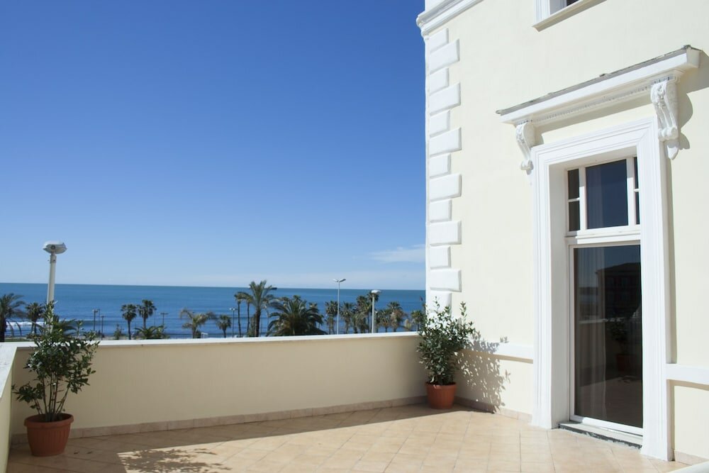 Фото Hotel de La Ville