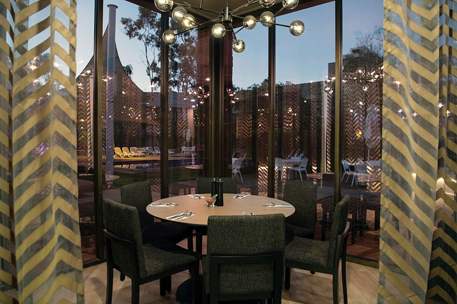 Фото DoubleTree by Hilton Hotel Alice Springs