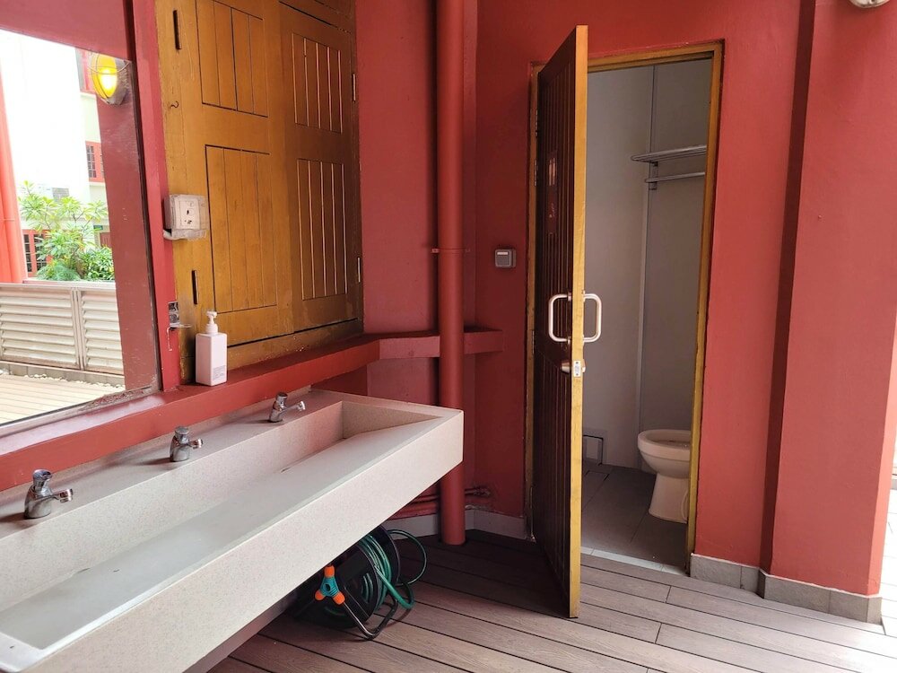 Фото Wink at Upper Cross Street