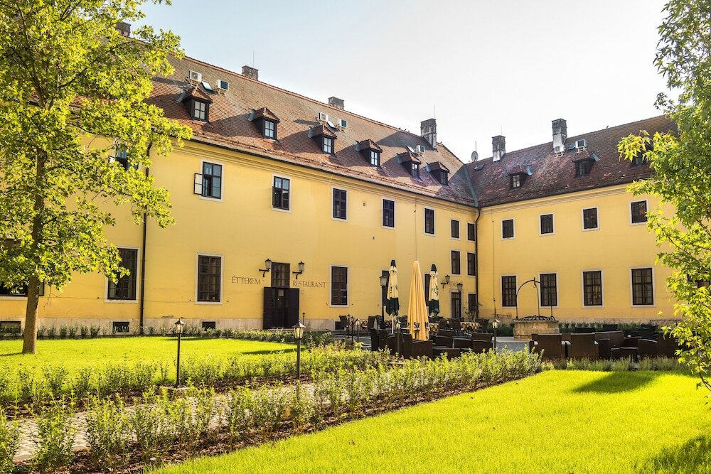 Фото Klastrom Hotel