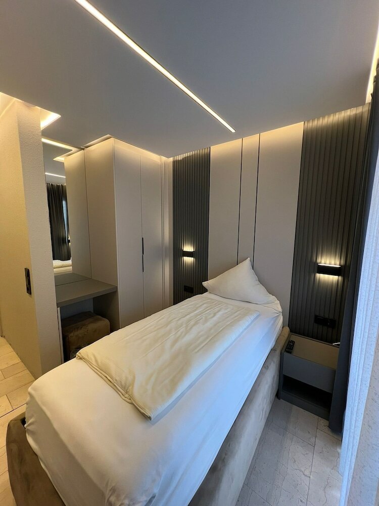 Фото Отель Hafez Bad Salzuflen