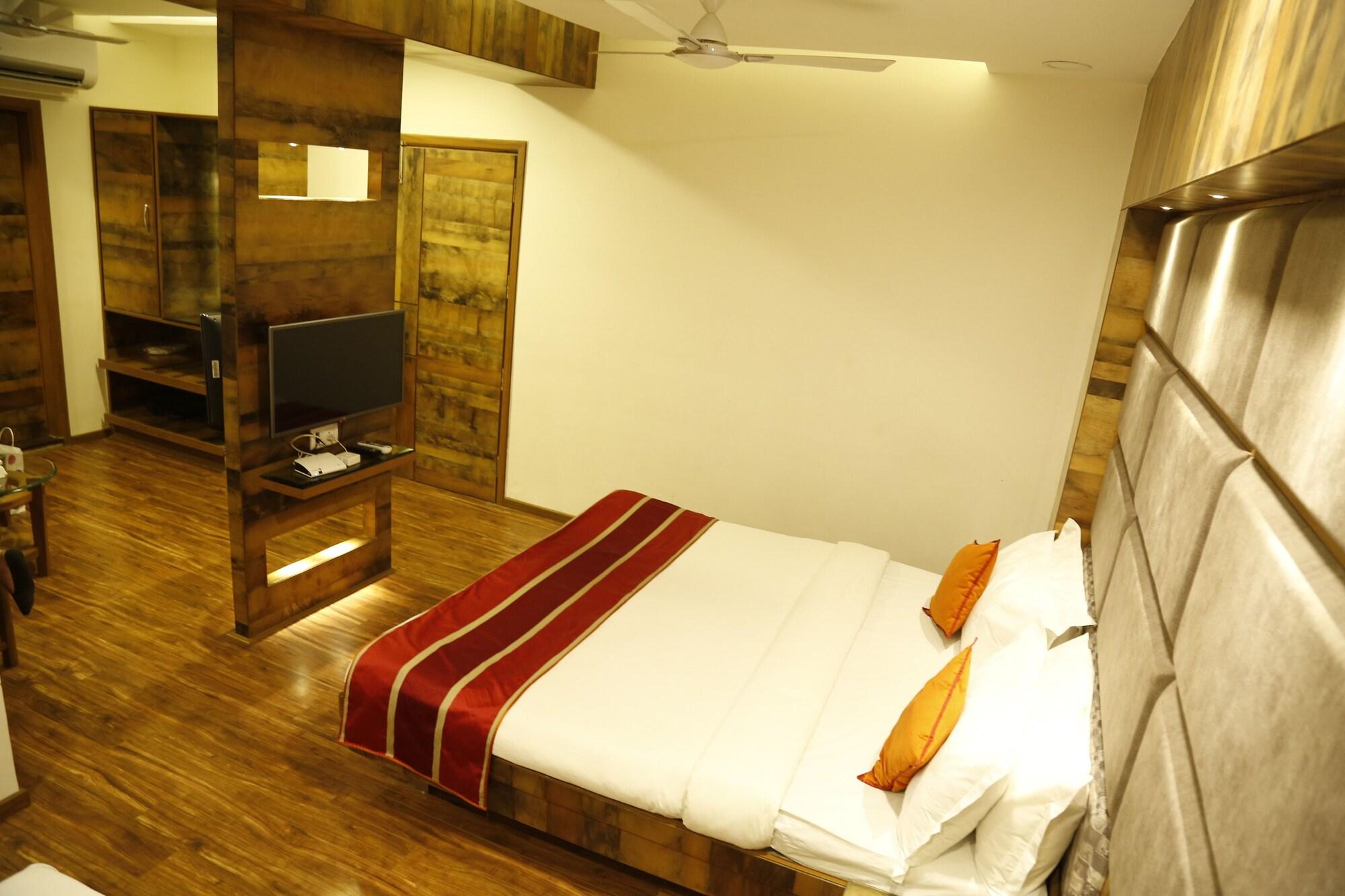 Фото Hotel Surya