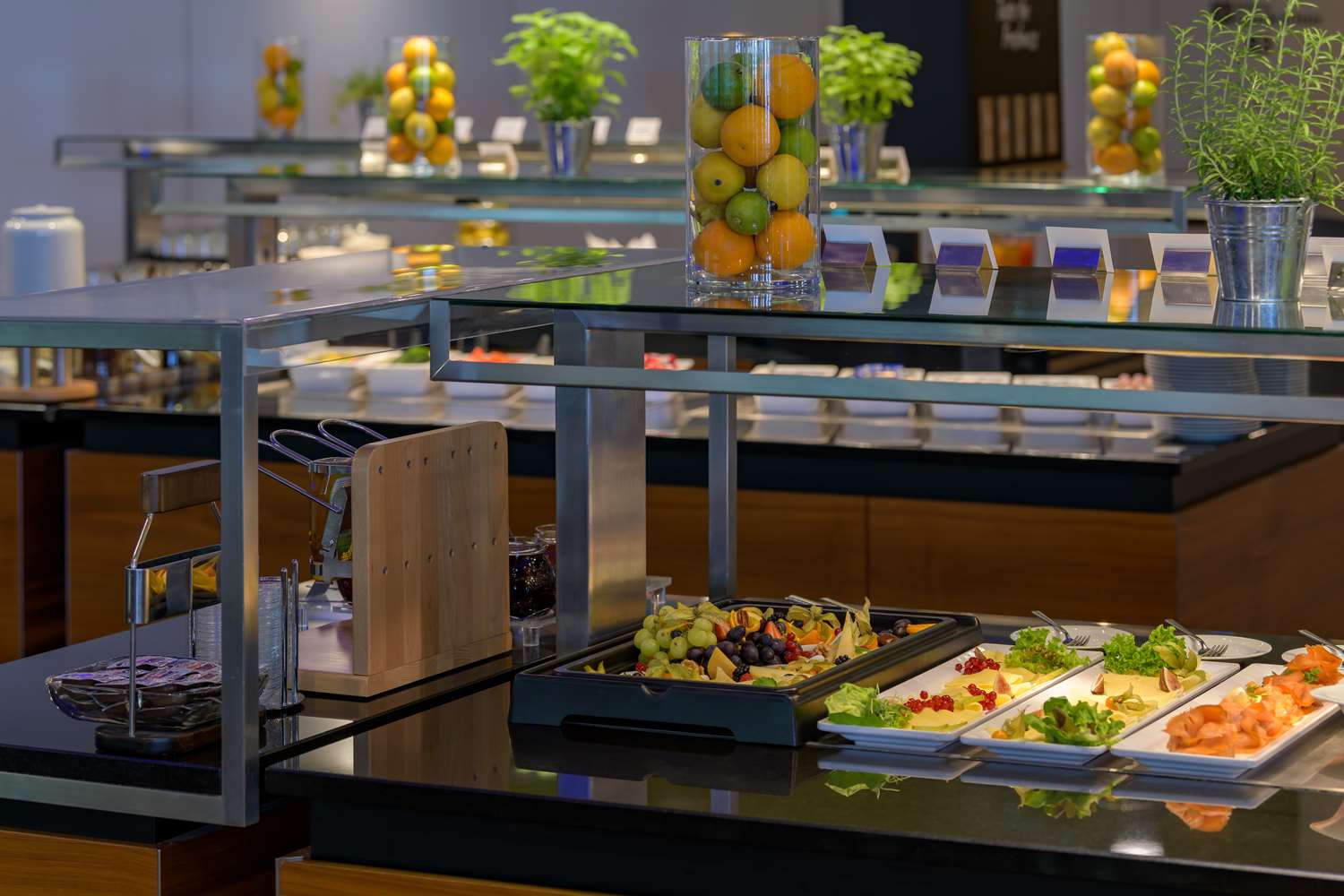 Фото Хилтон Гарден Инн Штутгарт Неккарпарк