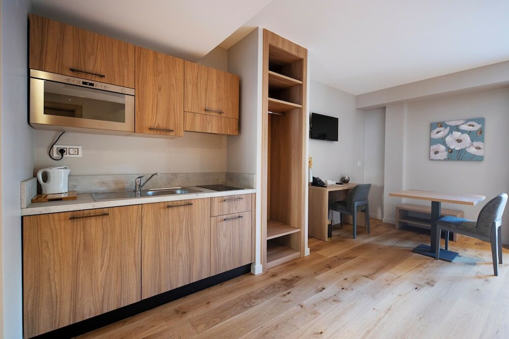 Фото Adonis Le Bastia