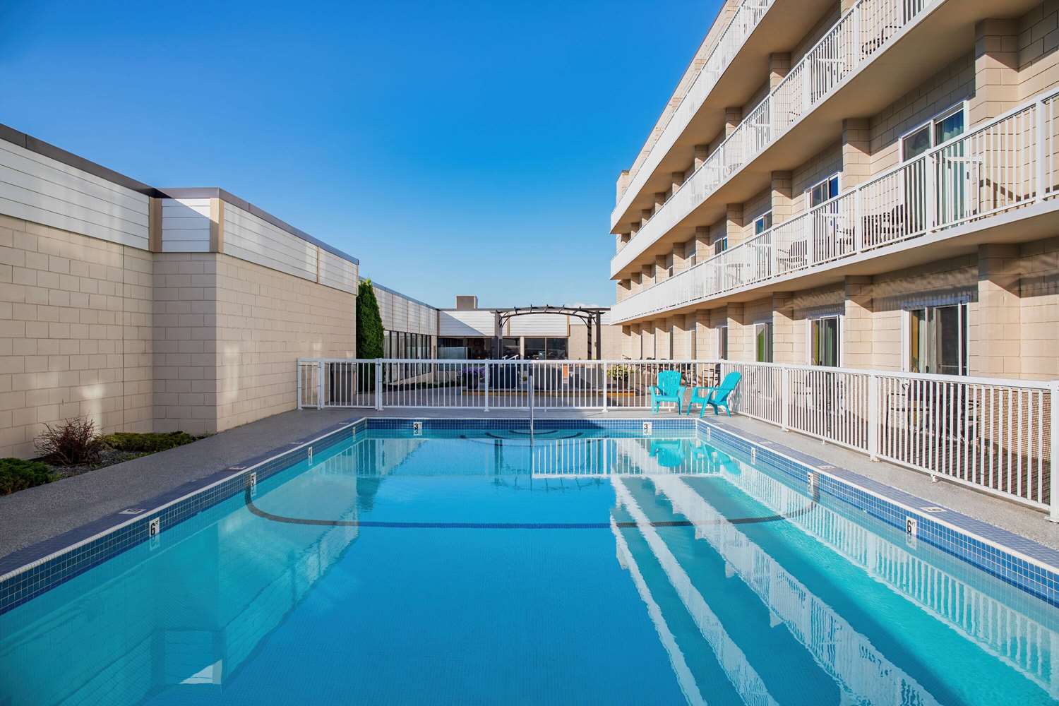 Фото Days Inn Cranbrook