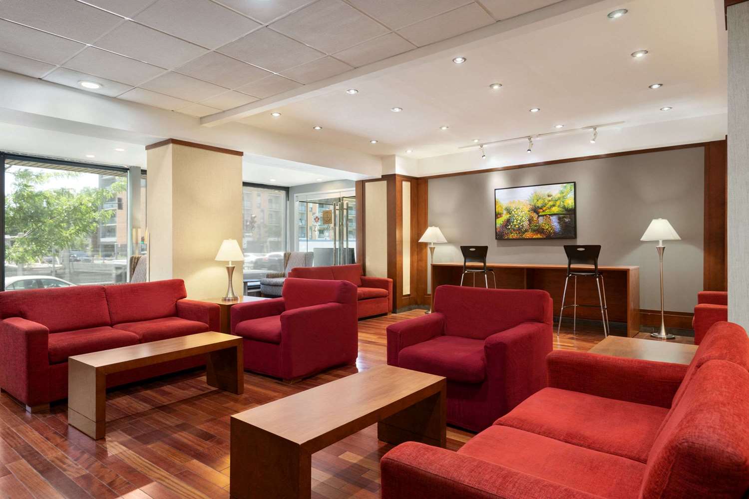 Фото Ramada Plaza by Wyndham Montreal