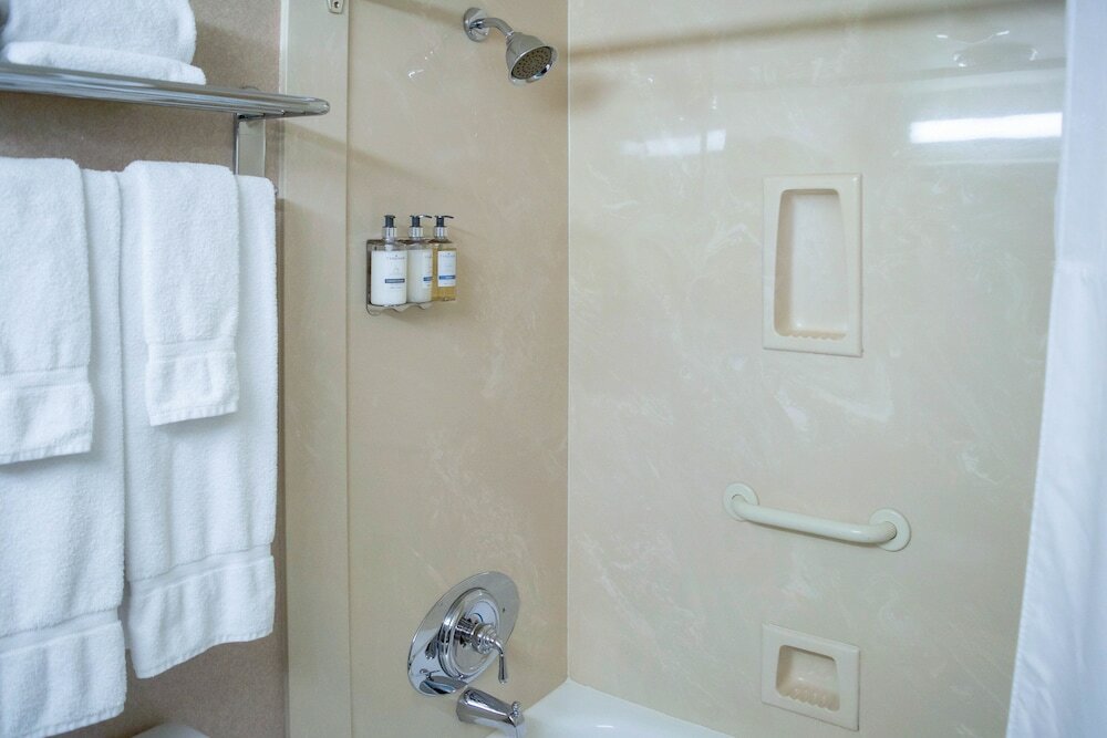 Фото Chateau Victoria Hotel & Suites