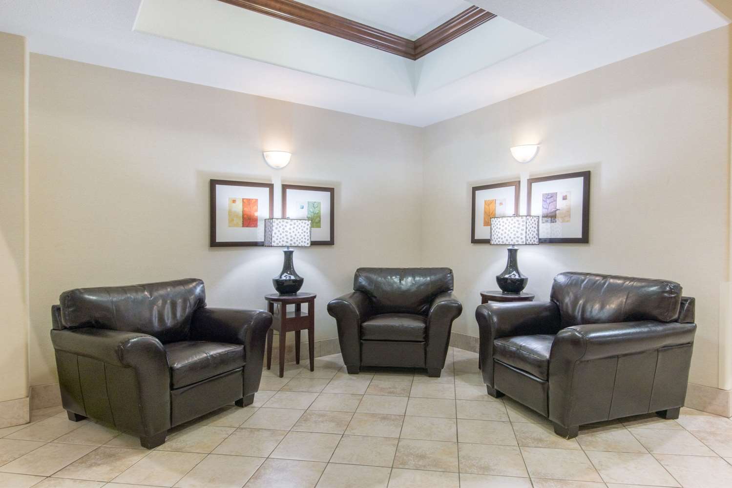 Фото Ramada by Wyndham Wainwright