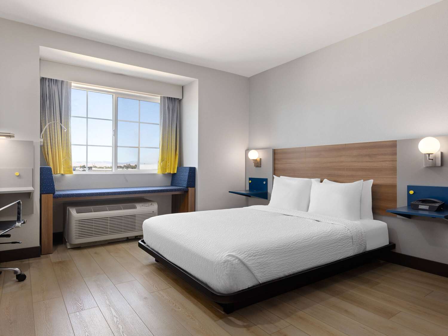 Фото Microtel Inn & Suites by Wyndham Tracy