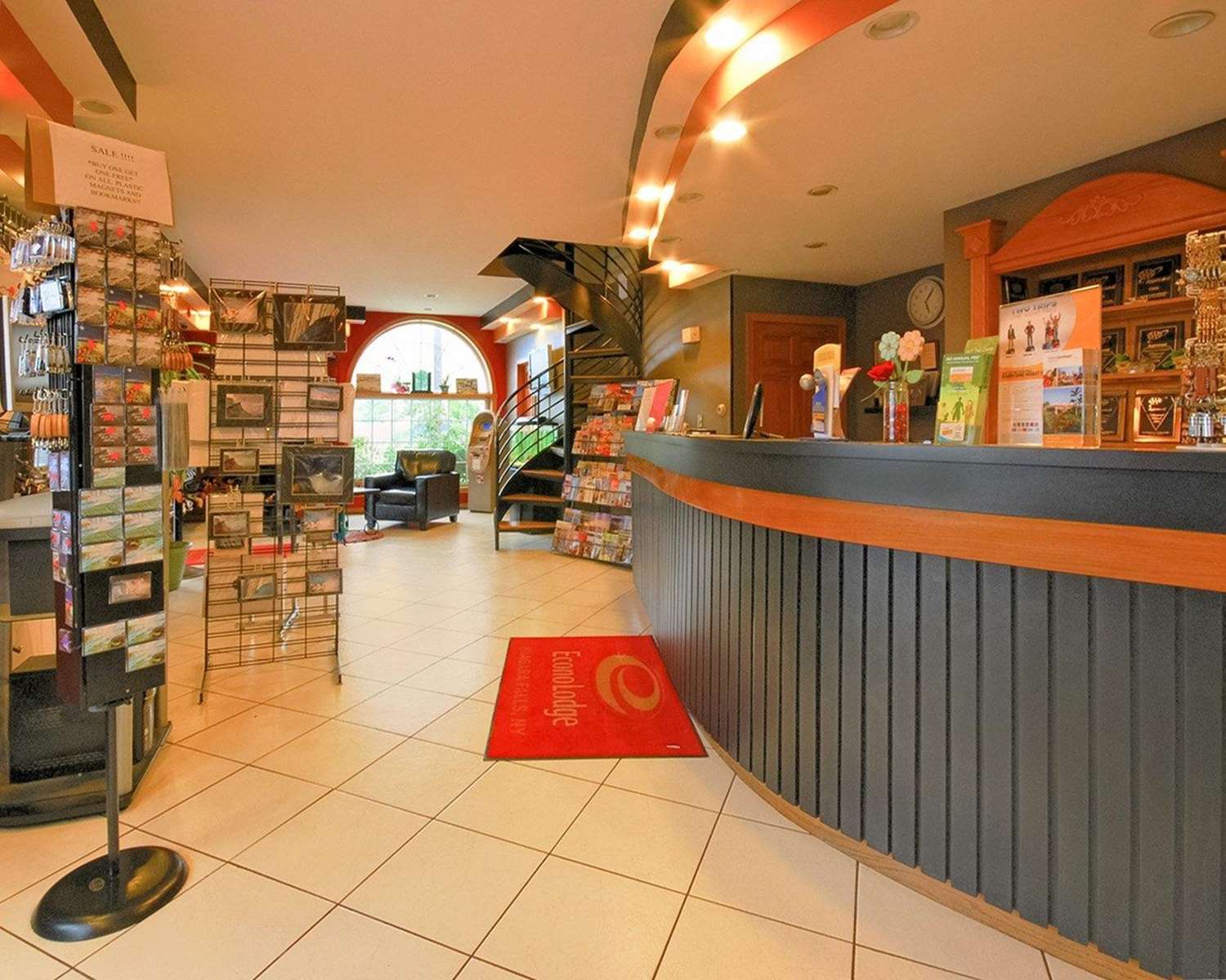 Фото Econo Lodge At The Falls North