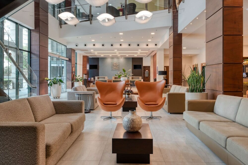 Фото Comfort Suites Vitoria