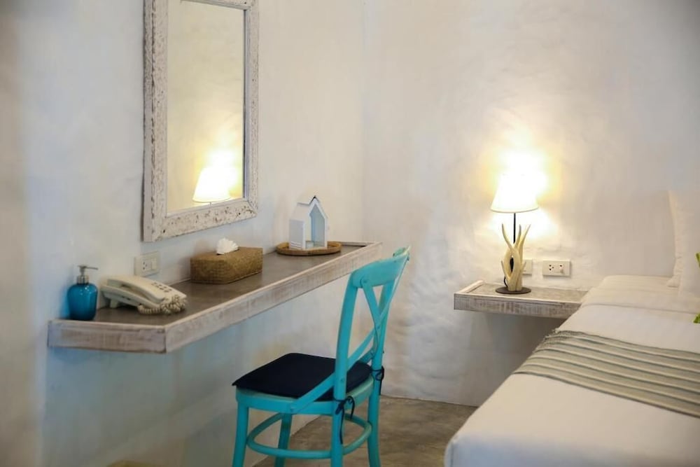 Фото Lime & Soda Beachfront Resort