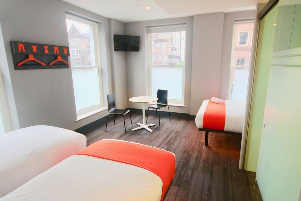 Фото EasyHotel Belfast