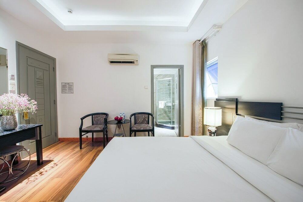 Фото A&em - The Petit Hotel