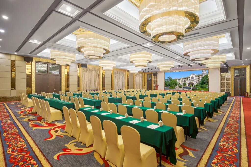 Фото Country Garden Phoenix Hotel Lechang