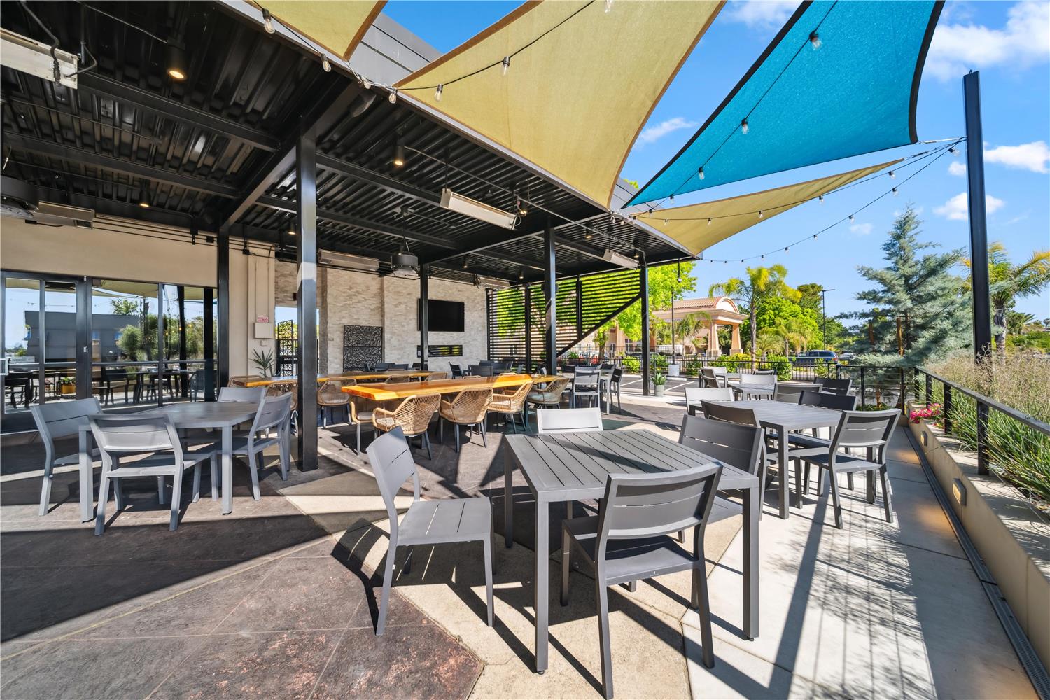 Фото Best Western Plus Hilltop Inn