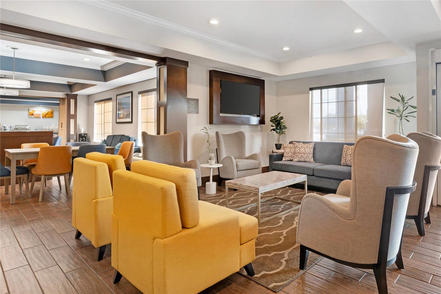 Фото Comfort Inn & Suites Sacramento - University Area