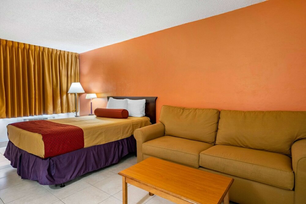 Фото Econo Lodge North