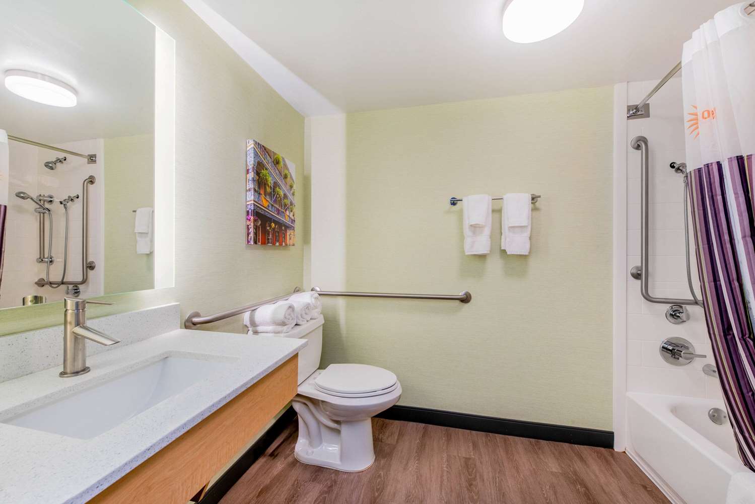 Фото La Quinta Inn & Suites by Wyndham New Orleans Downtown