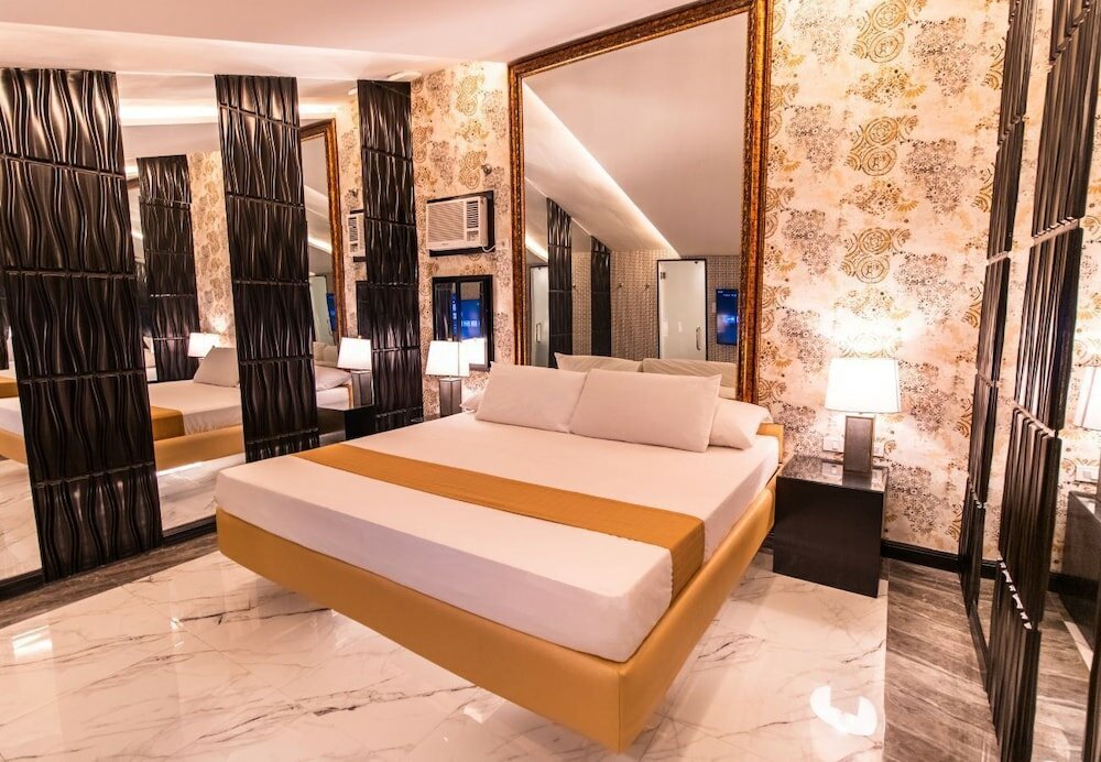 Фото Victoria Court Cuneta