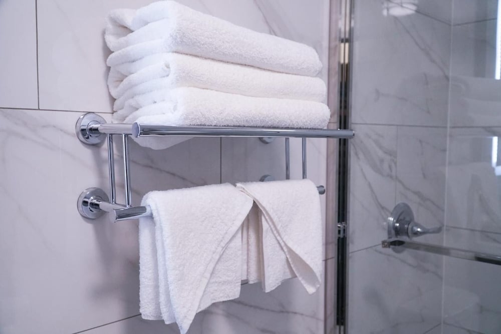 Фото Lotus Blu Inn & Suites