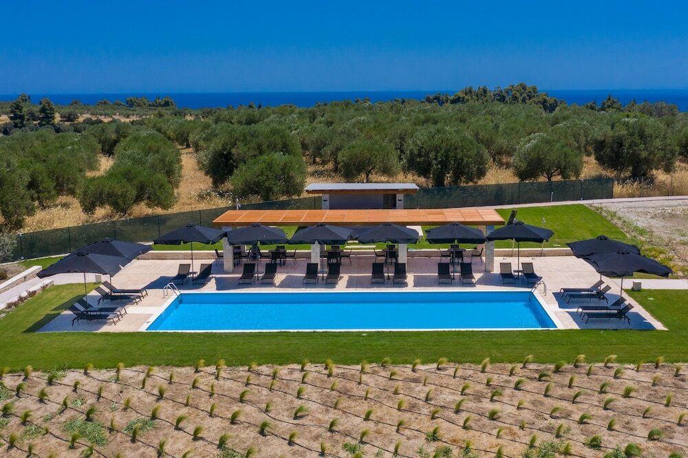 Фото Mint Retreat Suites