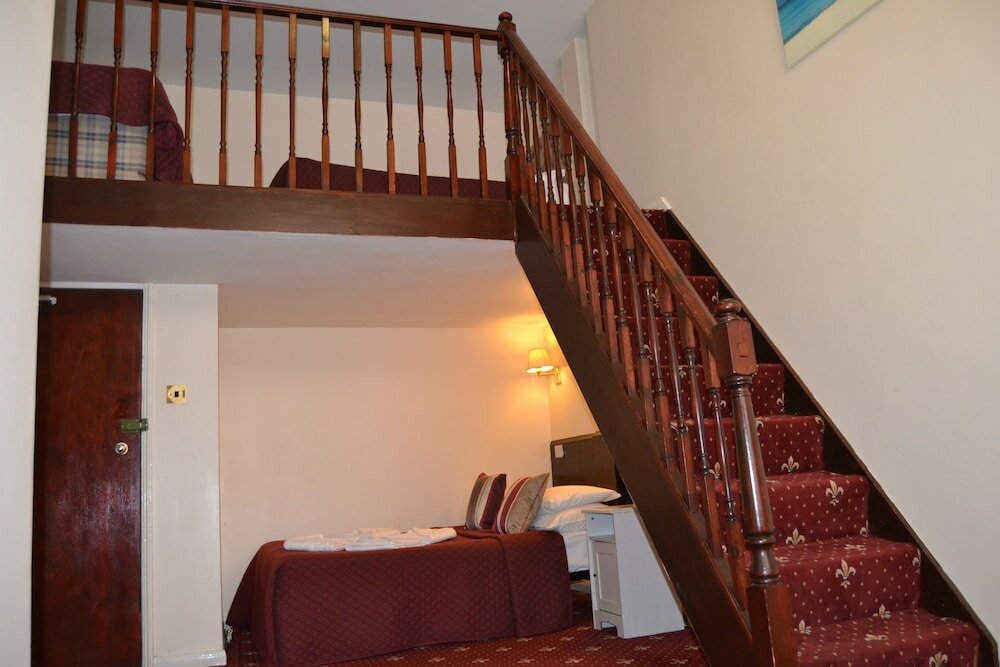 Фото Hyde Park Court Hotel