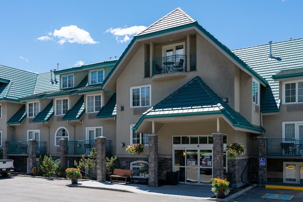 Фото Pocaterra Inn and Waterslide