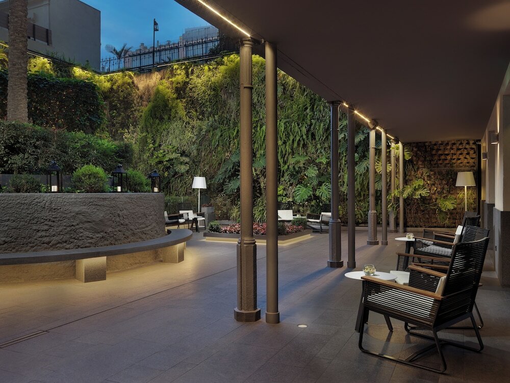 Фото H10 Urquinaona Plaza