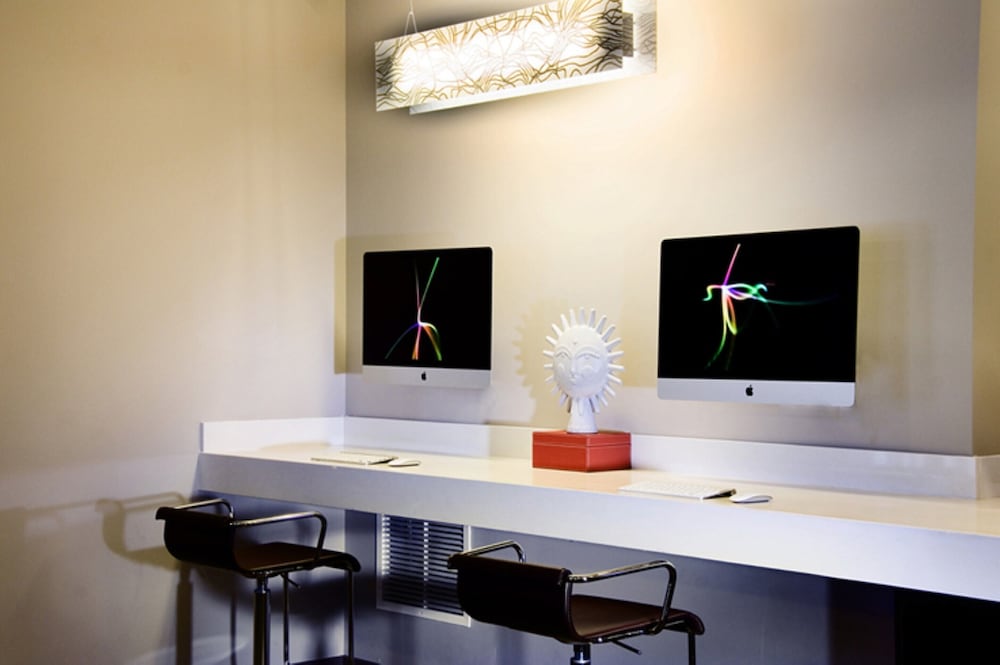 Фото Global Luxury Suites East Boston