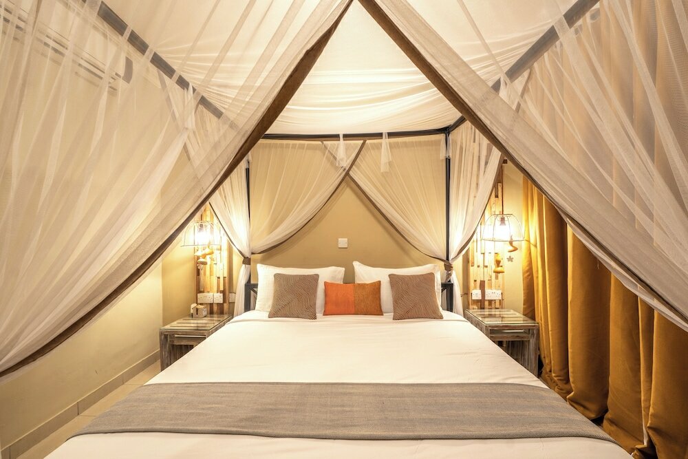 Фото Dolphin Suites