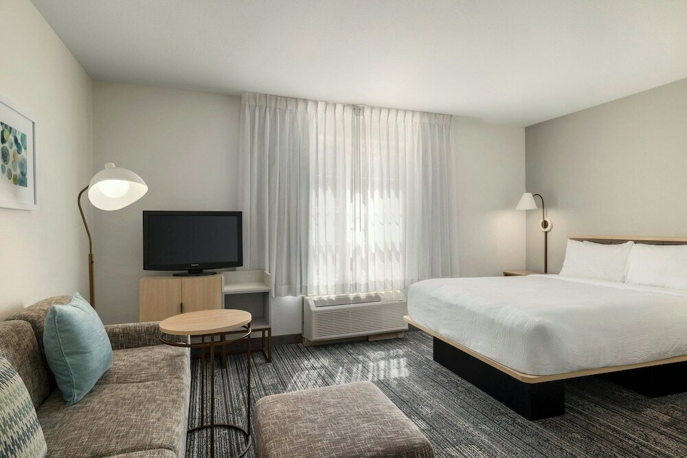 Фото TownePlace Suites by Marriott Detroit Dearborn