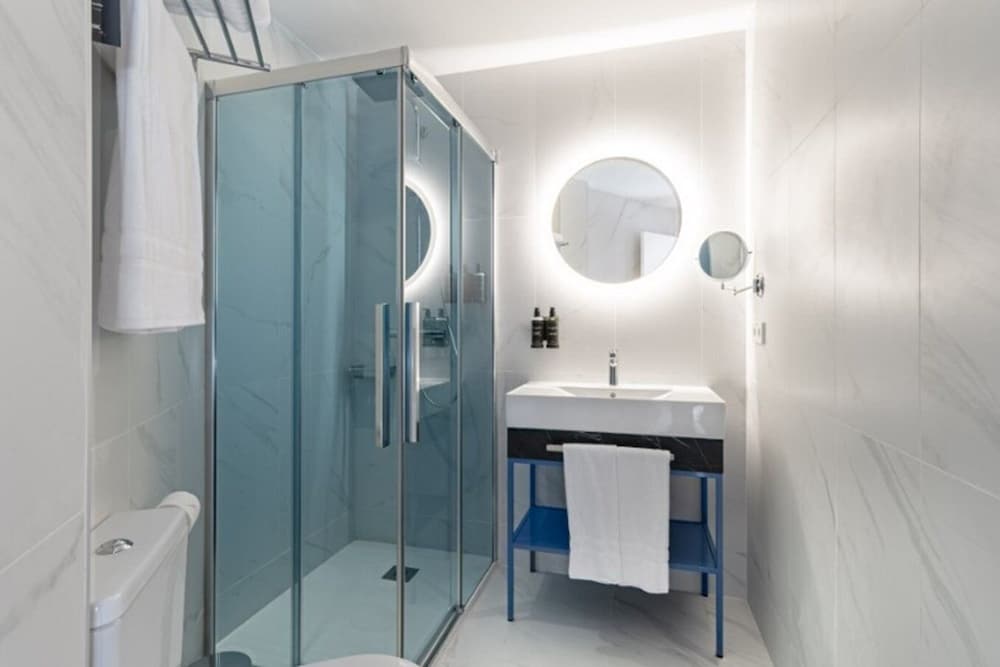 Фото Ikonik Gran VIA