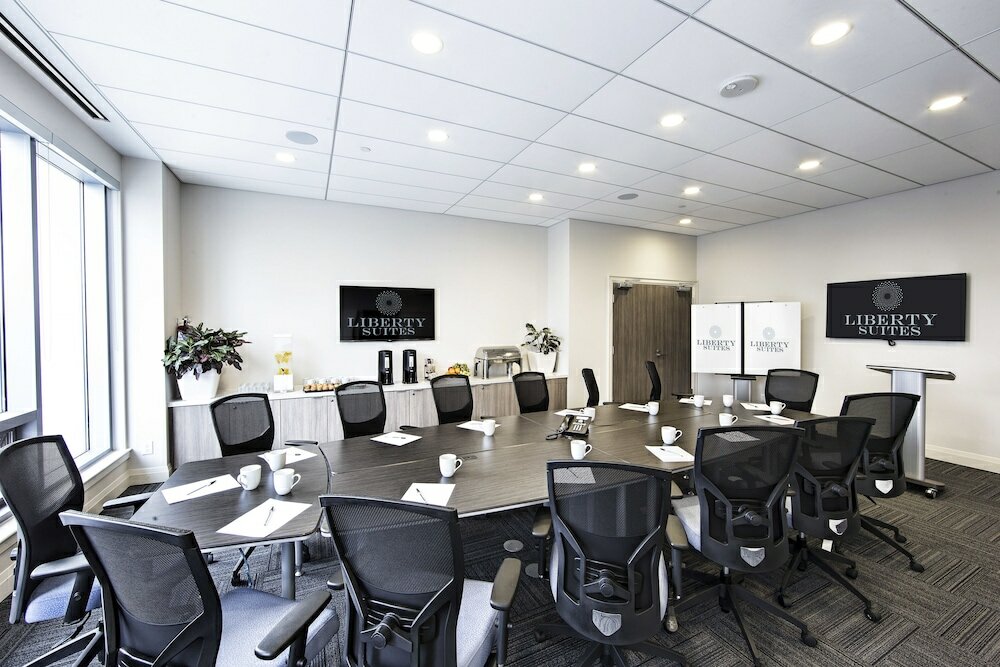 Фото Liberty Suites Hotel