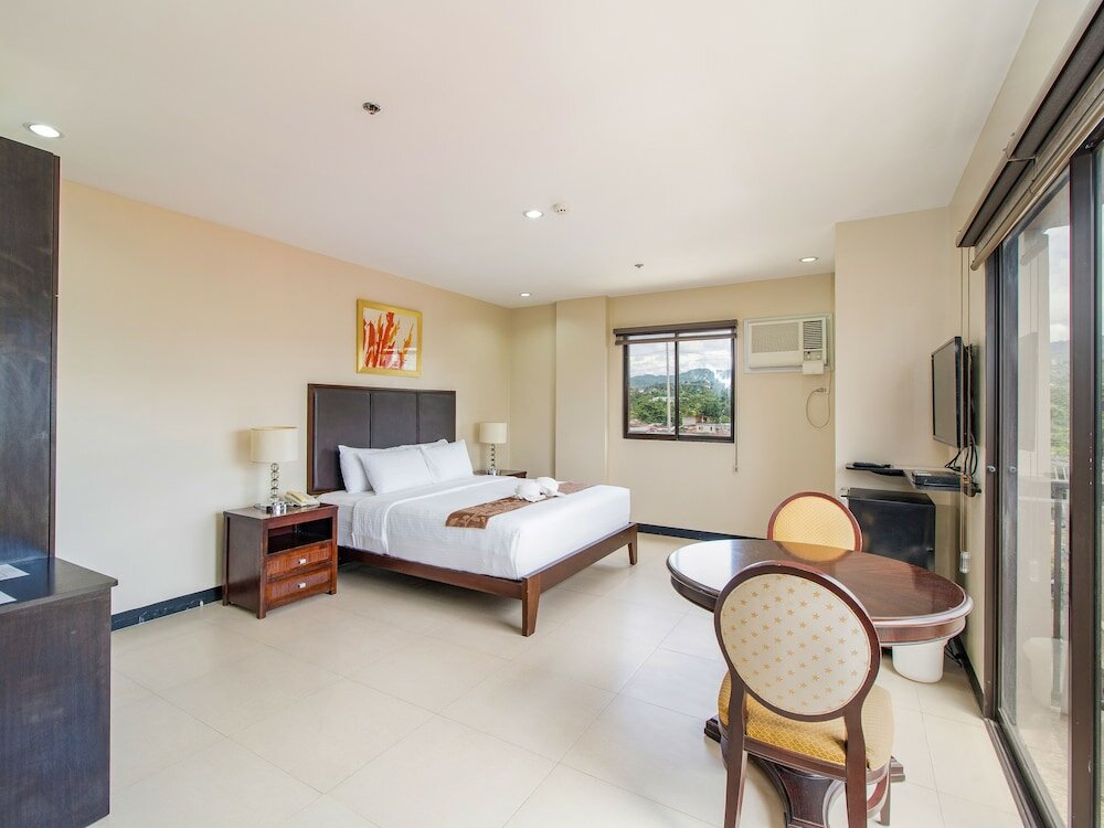 Фото Main Hotel & Suites