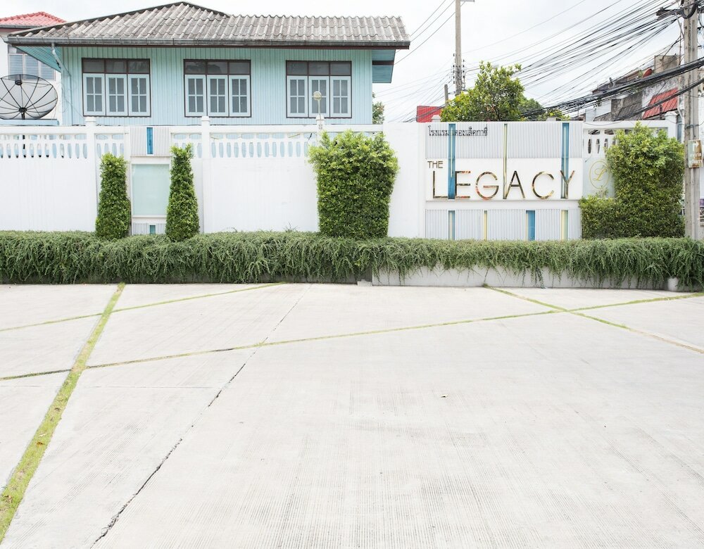 Фото The Legacy Hotel