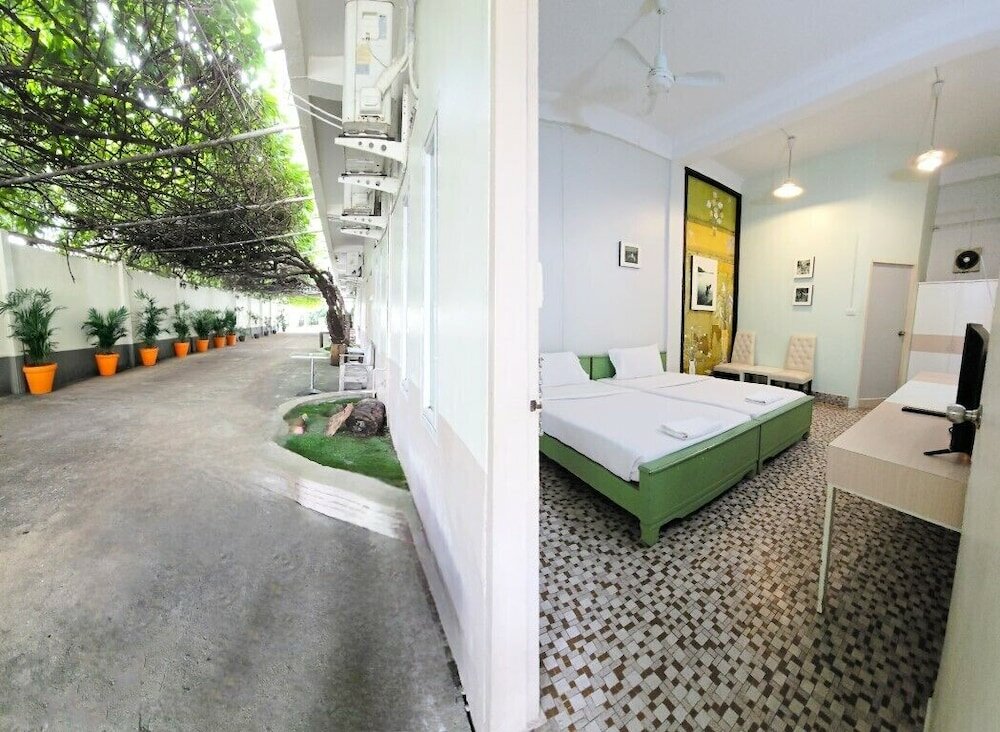 Фото Rajata Hotel